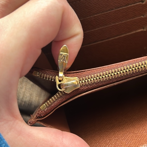 Vintage Louis Vuitton Monogram Etoile Sarah Wallet - Picture 9 of 11